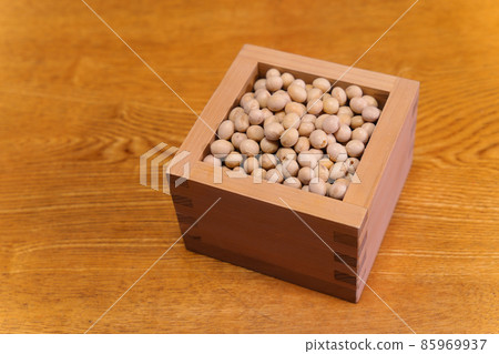 Beans in a box, soybeans, Setsubun, high angle Beans in a box, soybeans, Setsubun, high angle 85969937