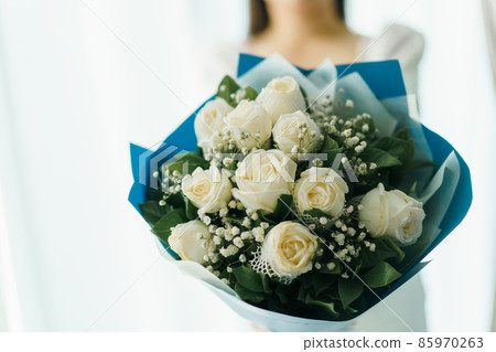 Happy woman holding a beautiful bouquet of flower. 85970263