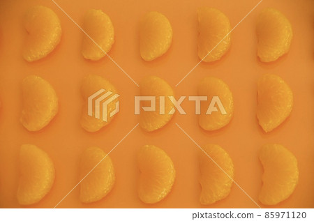 Inside the flesh of mandarin oranges lined up on one side Inside the flesh of mandarin oranges lined up on one side 85971120
