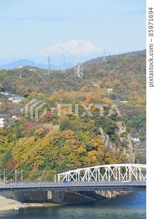 "Mt. Ontake" and "Inuyama Bridge" seen from the castle tower of Inuyama Castle (Inuyama City, Aichi Prefecture) "Mt. Ontake" and "Inuyama Bridge" seen from the castle tower of Inuyama Castle (Inuyama City, Aichi Prefecture) 85971694