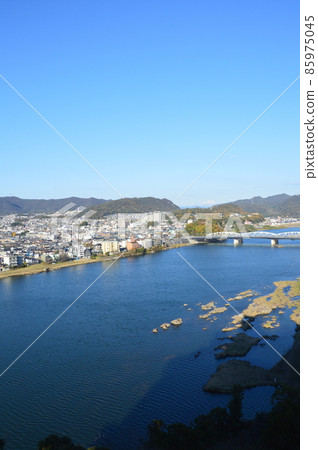 "Inuyama Bridge" seen from the castle tower of Inuyama Castle (Inuyama City, Aichi Prefecture) "Inuyama Bridge" seen from the castle tower of Inuyama Castle (Inuyama City, Aichi Prefecture) 85975045