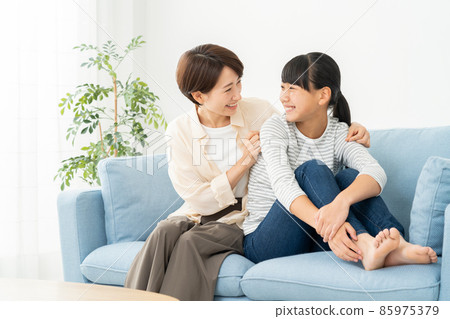 親子家庭家庭家庭母親母親女兒 85975379