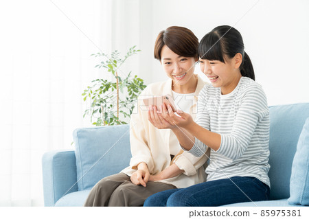 親子家庭家庭家庭母親母親女兒 85975381