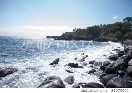The beach where white waves rush on a sunny day The beach where white waves rush on a sunny day 85975401
