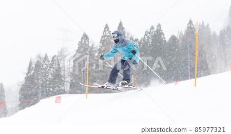 孩子們喜歡滑雪 85977321