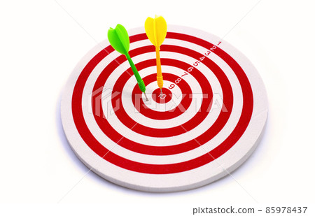 Arrows stuck in the dartboard 85978437