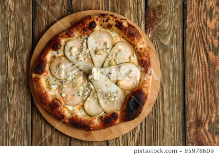 Pizza with pears and Gorgonzola cheese, italian pizza with pear and blue cheese on a wooden background 85978609