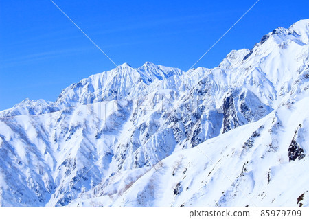 美麗的北阿爾卑斯山 美麗的白雪皚皚的北阿爾卑斯山 美麗的北阿爾卑斯山 美麗的白雪皚皚的北阿爾卑斯山 85979709