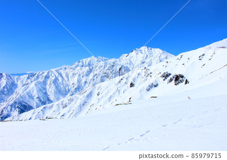 美麗的北阿爾卑斯山 美麗的白雪皚皚的北阿爾卑斯山 85979715