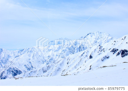 美麗的北阿爾卑斯山 美麗的白雪皚皚的北阿爾卑斯山 85979775