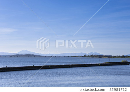 Mount Tsukuba from Tennozaki Park 85981712