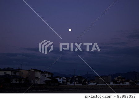 Morning Moon 85982052