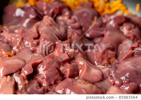 Fried chicken liver, cooking in the pan. homemade food. Close-up, selective focus 85983564