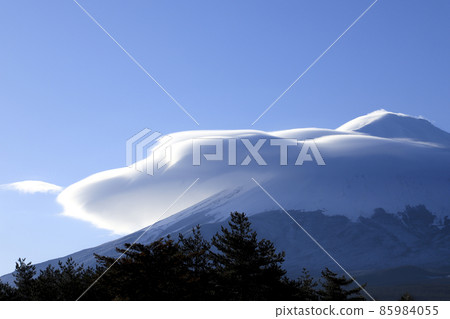 雲霧繚繞富士笠雲 85984055