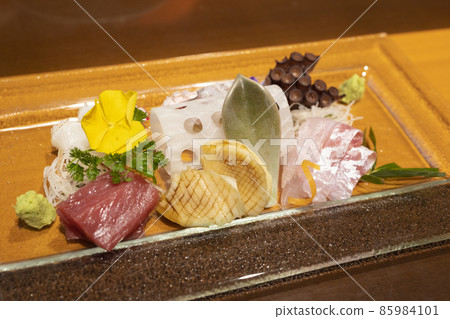 Assortment of 6 sashimi Assortment of 6 sashimi 85984101