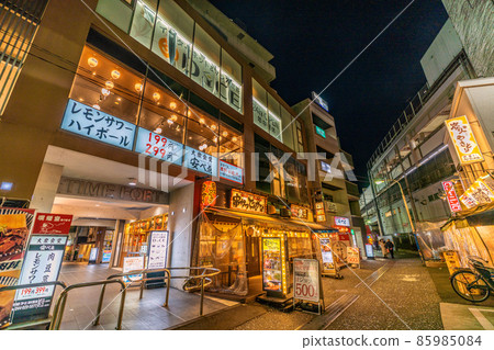 日本川崎市容俯瞰溝口站前的酒吧 = 1 月 20 日 日本川崎市容俯瞰溝口站前的酒吧 = 1 月 20 日 85985084