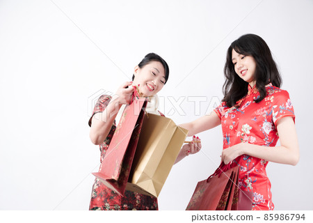 歡樂購物的母女 歡樂購物的母女 85986794