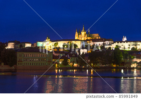 Watercolor drawing of View of Prague old town, historical center with Prague Castle 85991849