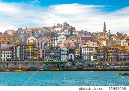 Watercolor drawing of View of Old Porto, Oporto city, colorful Ribeira traditional wine boats in Douro river 85992006