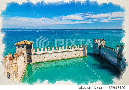 Watercolor drawing of Sirmione Small fortified harbor with turquoise water, Scaligero Castle Castello fortress, town on Garda lake Watercolor drawing of Sirmione Small fortified harbor with turquoise water, Scaligero Castle Castello fortress, town on Garda lake 85992102