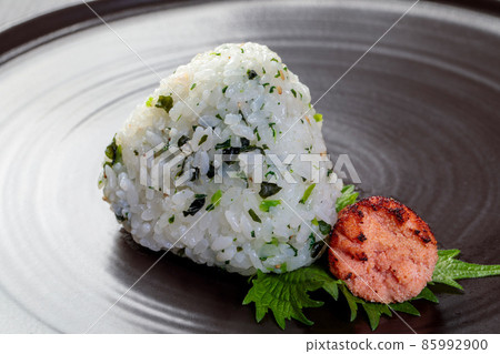 Wakame seaweed triangle rice ball and mentaiko 85992900