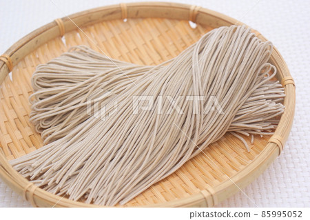 Raw noodles 85995052