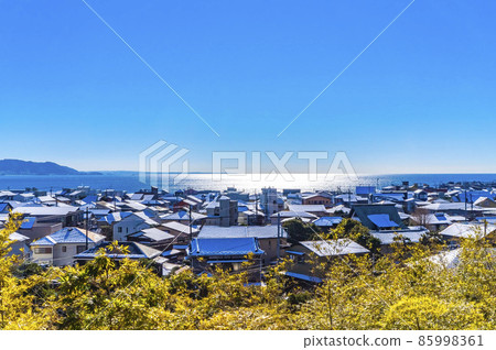 The sea seen from Hase-dera in the thaw 85998361
