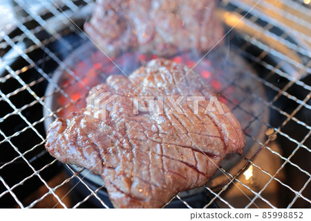 Kuroge Wagyu beef with beef tongue Kuroge Wagyu beef with beef tongue 85998852