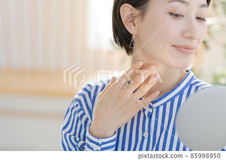 30多歲女性頸飾 85998950
