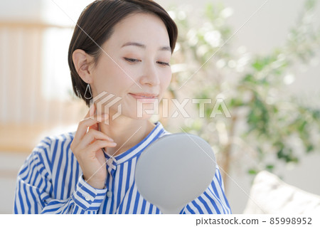 30多歲女性頸飾 85998952