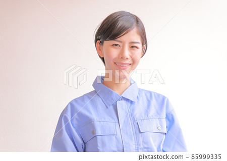笑臉制服女1 笑臉制服女1 85999335