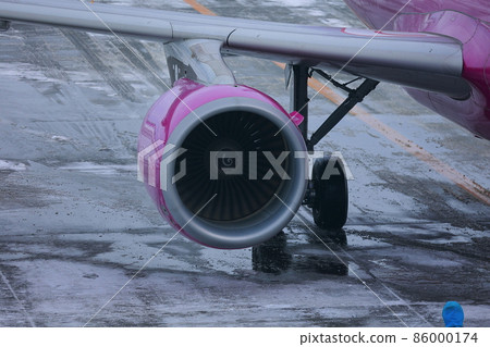 Jet engine maintenance Jet engine maintenance 86000174