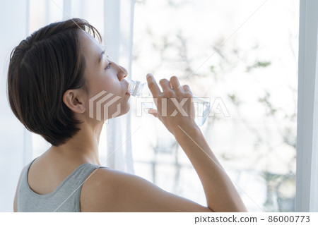 30多歲女性美容補水 86000773