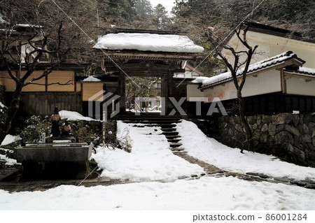 New Year's mountain temple walk 16 (Yokokura, Ibigawa-cho, Ibi-gun, Gifu Prefecture: Ryokaizan Yokokuraji) New Year's mountain temple walk 16 (Yokokura, Ibigawa-cho, Ibi-gun, Gifu Prefecture: Ryokaizan Yokokuraji) 86001284