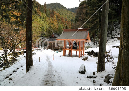 New Year's mountain temple walk 40 (Yokokura, Ibigawa-cho, Ibi-gun, Gifu Prefecture: Ryokaizan Yokokuraji) New Year's mountain temple walk 40 (Yokokura, Ibigawa-cho, Ibi-gun, Gifu Prefecture: Ryokaizan Yokokuraji) 86001308