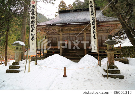 New Year's mountain temple walk ・ 45 (Yokokura, Ibigawa-cho, Ibi-gun, Gifu Prefecture: Ryokaizan Yokokuraji) New Year's mountain temple walk ・ 45 (Yokokura, Ibigawa-cho, Ibi-gun, Gifu Prefecture: Ryokaizan Yokokuraji) 86001313