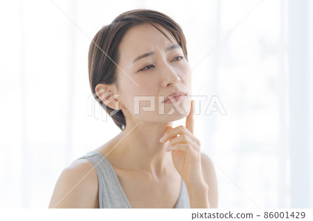 Skin problems: Female in her 30s Skin problems: Female in her 30s 86001429