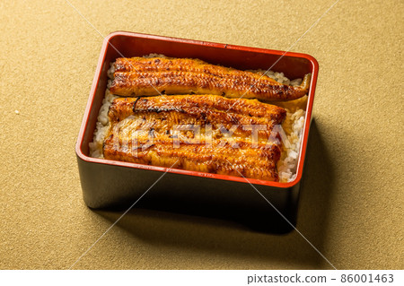 Eel and rice in a lacquered box 86001463