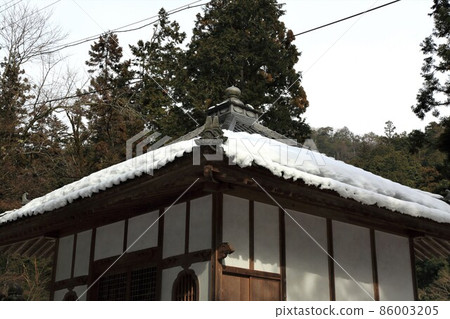 New Year's Valley Kegonji Temple Walk 52 (Ibigawa-cho, Ibi-gun, Gifu Prefecture) New Year's Valley Kegonji Temple Walk 52 (Ibigawa-cho, Ibi-gun, Gifu Prefecture) 86003205