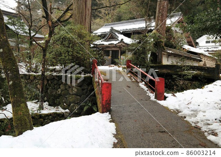 New Year's Valley Kegonji Temple Walk 44 (Ibigawa-cho, Ibi-gun, Gifu Prefecture) 86003214
