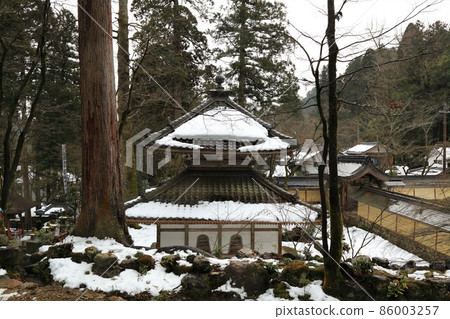 New Year's Valley Kegonji Temple Walk 14 (Ibigawa-cho, Ibi-gun, Gifu Prefecture) New Year's Valley Kegonji Temple Walk 14 (Ibigawa-cho, Ibi-gun, Gifu Prefecture) 86003257