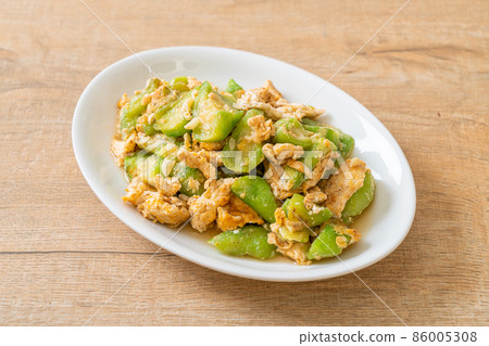 Stir Fried Angled Gourd with Egg Stir Fried Angled Gourd with Egg 86005308