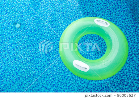 swim ring in swimming pool 86005627