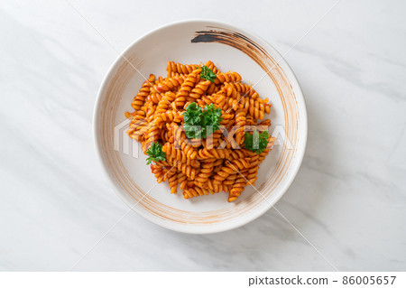 spirali or spiral pasta with tomato sauce 86005657