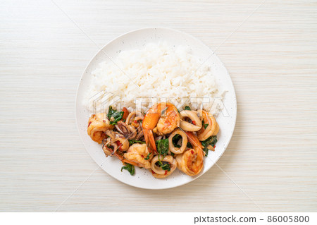 rice and stir-fried seafood with Thai basil 86005800