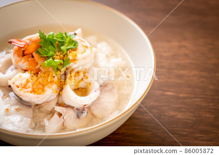 boiled rice soup with seafood boiled rice soup with seafood 86005872