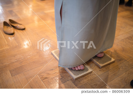 practice of standing on nails. Close-up of a yoga man standing on a sadhu board with sharp nails. Wooden sadhu board with nails for sadhu practice. practice of standing on nails. Close-up of a yoga man standing on a sadhu board with sharp nails. Wooden sadhu board with nails for sadhu practice. 86006309