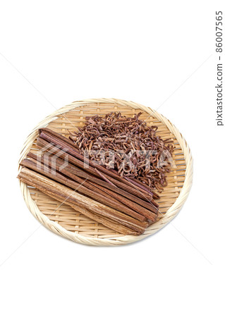 Potatoes in a colander [Material for leaflets] 86007565