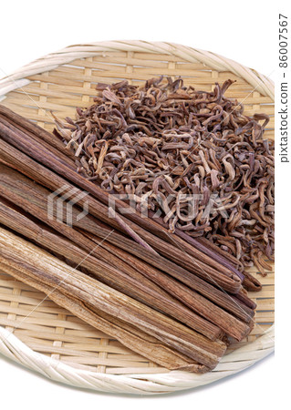 Potatoes in a colander [Material for leaflets] 86007567