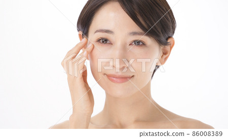 美女形象，中間女性 86008389